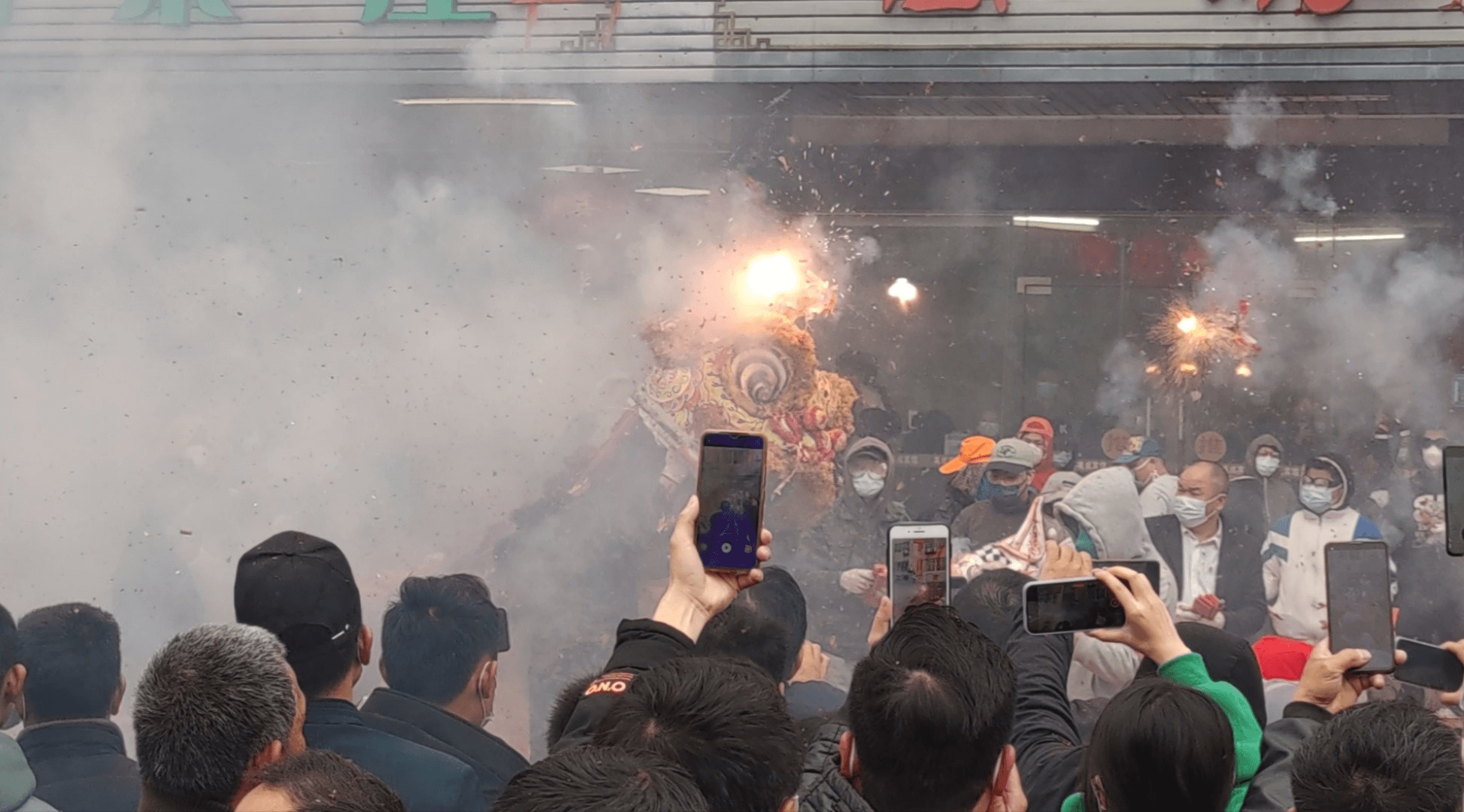 爆竹攻狮子
